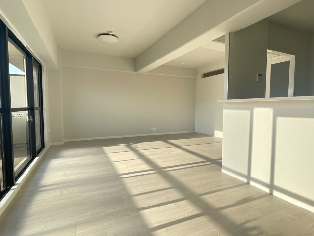 ヴェルシャトー沖野上の居間・リビング