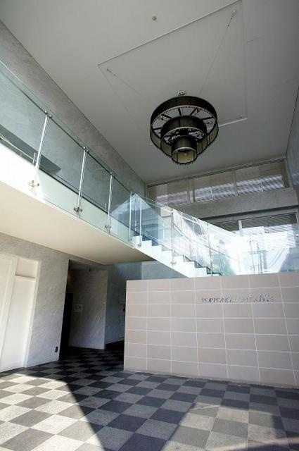 六本木デュープレックスエムズのエントランス