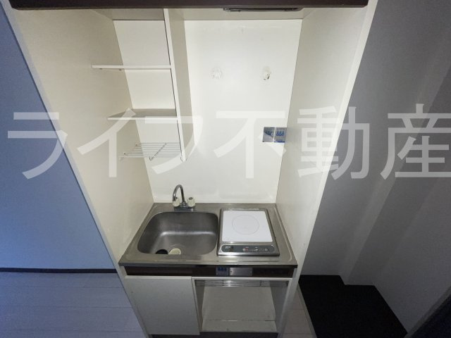 長栄寺ハイツのキッチン|コンパクトなキッチンで掃除もラクラク