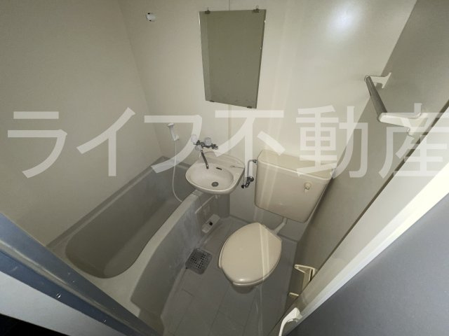 長栄寺ハイツの浴室|ゆったり過ごせるお風呂です