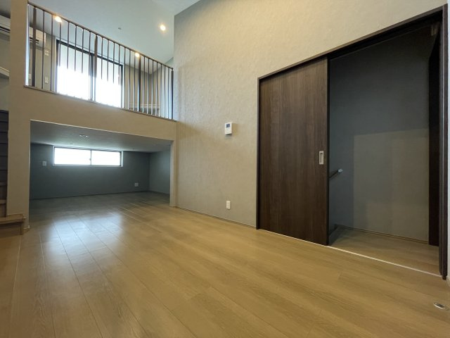 ライズエステシアの洋室
