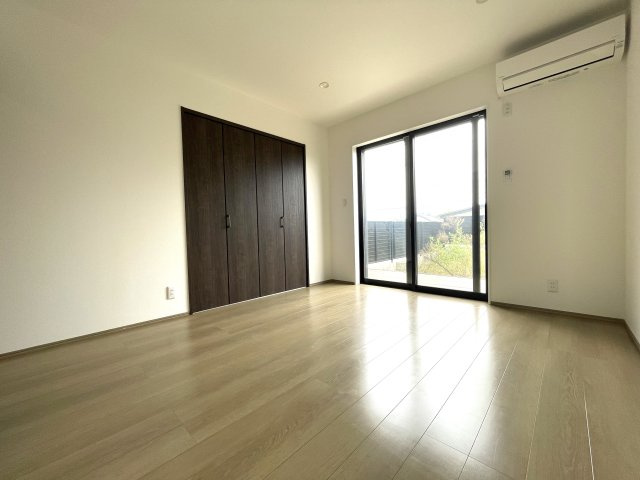 ライズエステシアの洋室