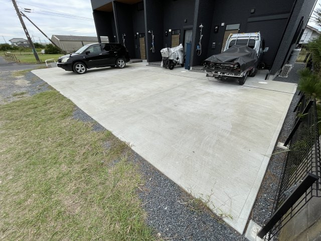 ライズエステシアの駐車場