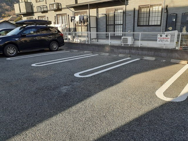 グランドゥールＣの駐車場