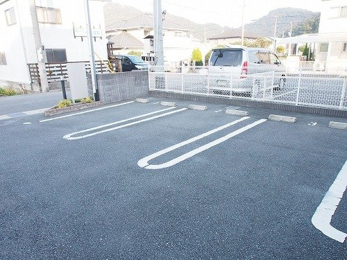 サウスローレルの駐車場