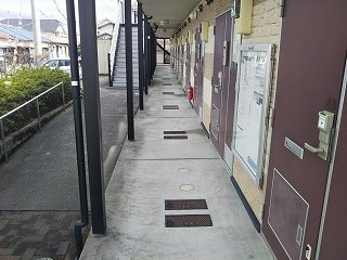 レオパレスゴールドリングＡの玄関