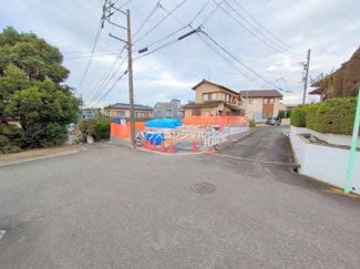 【前面道路含む現地写真】