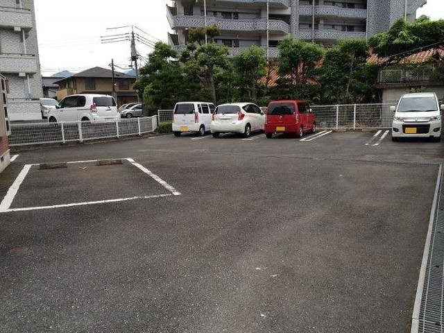 【駐車場】 | リブェール嵐山 | 駐車場があるので、車を買う予定の方も安心です