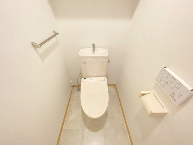 【トイレ】 | ヴィラ響　Ａ | ゆったりとした空間のトイレです