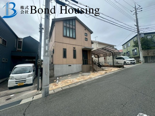 周辺環境充実・お車2台駐車可　西区白水1丁目　築22年の前面道路含む現地写真