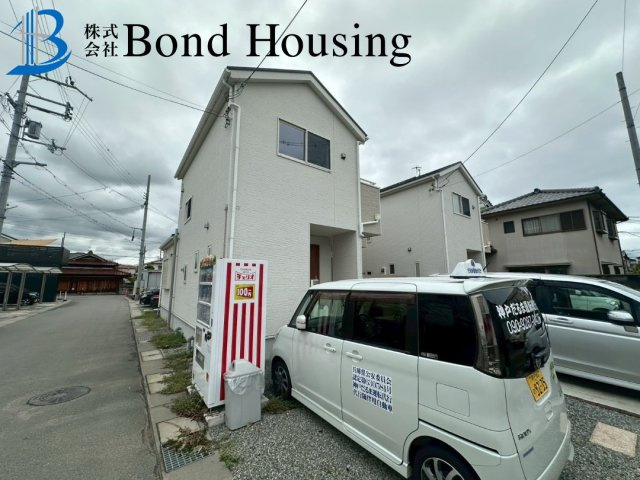 「北西角地」「お車並列3台可」玉津町今津 築7年の前面道路含む現地写真