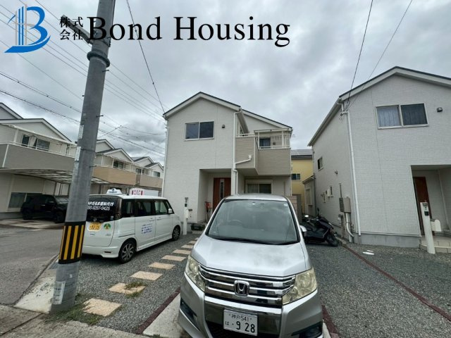 「北西角地」「お車並列3台可」玉津町今津 築7年の駐車場