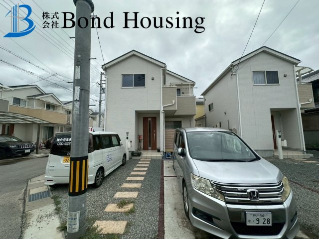 「北西角地」「お車並列3台可」玉津町今津 築7年の外観