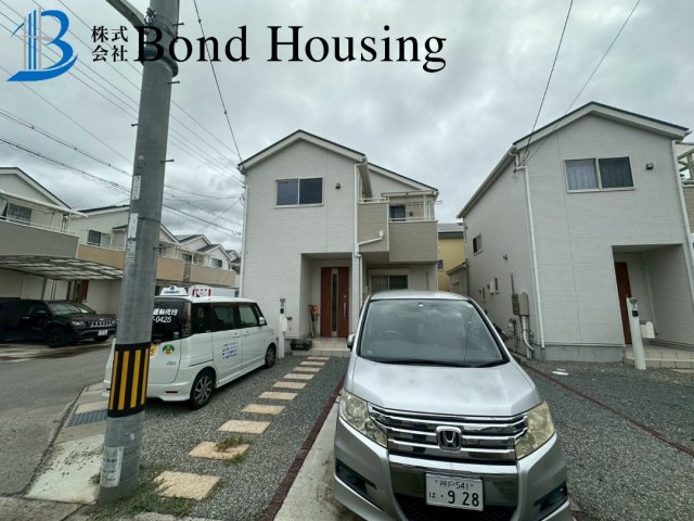 「北西角地」「お車並列3台可」玉津町今津 築7年の前面道路含む現地写真