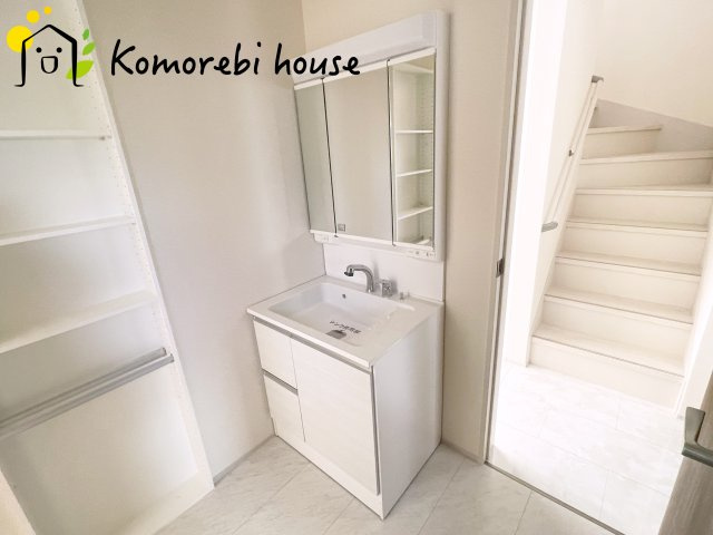 さいたま市指扇領別所　　新築一戸建て　リーブルガーデン　01の独立洗面台|独立洗面台です