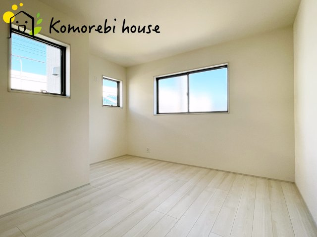 さいたま市指扇領別所　　新築一戸建て　リーブルガーデン　01の寝室|ゆとりの広さです