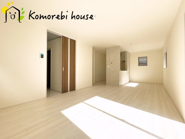さいたま市指扇領別所　　新築一戸建て　リーブルガーデン　01の居間・リビング|ゆったりとした居間です
