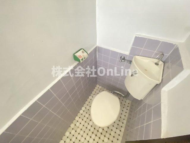 八尾市長池町４丁目の賃貸マンションのトイレ