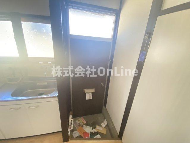 八尾市長池町４丁目の賃貸マンションの玄関