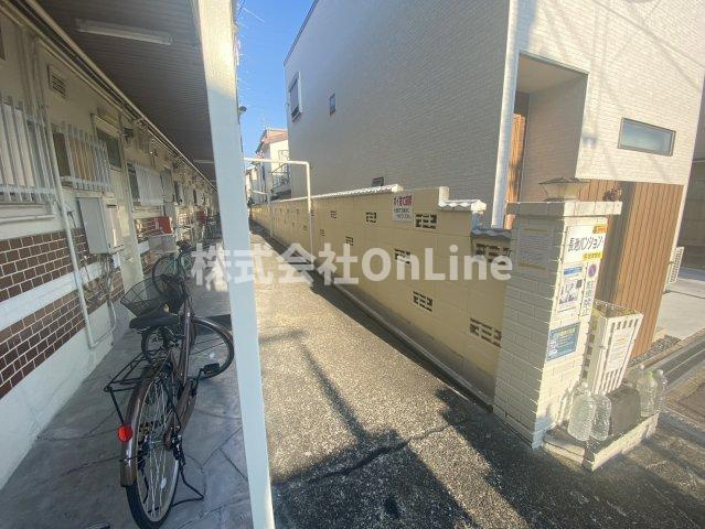 八尾市長池町４丁目の賃貸マンションのロビー
