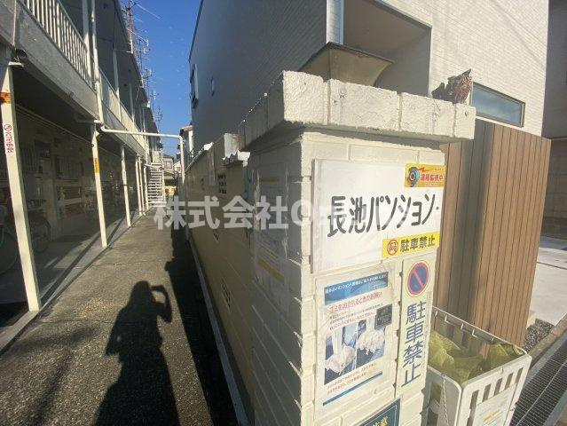 八尾市長池町４丁目の賃貸マンションのエントランス