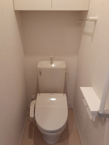 パッシィオーネＵのトイレ|落ち着いた色調のトイレです