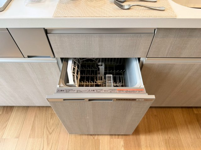 SUN COURTーサンコート－小倉南区中曽根6丁目【小倉南区　新築戸建て】のキッチン|食器洗乾燥機付で忙しいママをサポート　【小倉南区　新築戸建て】