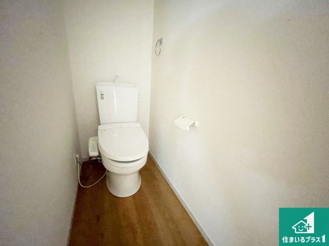 大津市錦織　第1期　新築一戸建てのトイレ|1・2階の2ヶ所にあるので、朝の忙しい時間の順番待ちもなく、深夜の利用にも大変便利です。