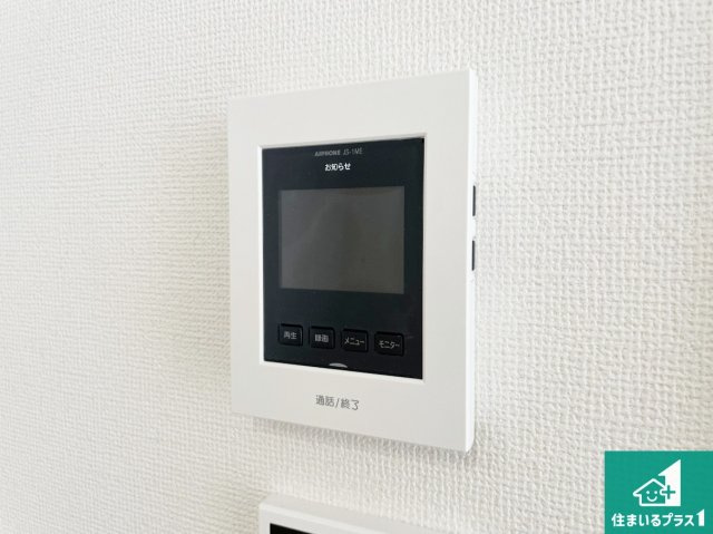 大津市錦織　第1期　新築一戸建ての防犯設備|カラーモニターインターホン！声だけでなく来訪者の姿や顔がモニターで確認できるので、小さなお子様がいらっしゃるご家庭でも安心できます！
