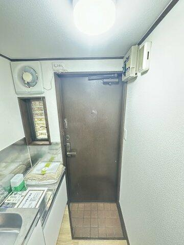 川崎市多摩区菅３丁目のアパートの玄関