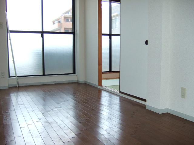 グローリアスハイツの居間・リビング