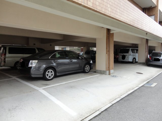 ルミエール明石の駐車場