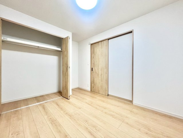 練馬区錦1丁目　新築戸建の洋室|木のぬくもりが感じられるナチュラルな雰囲気に仕上がった室内です。
2025.09.11撮影

ご内見希望・資料請求などお気軽にお問い合わせ下さい！
03-5990-5201