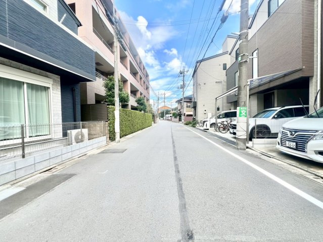 練馬区錦1丁目　新築戸建の前面道路含む現地写真|現地は、第一種低層住居専用地域ならではの静かで落ち着いた住環境！
2025.09.11撮影

ご内見希望・資料請求などお気軽にお問い合わせ下さい！
03-5990-5201