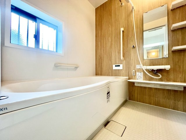 練馬区錦1丁目　新築戸建の浴室|追い焚き機能付きのため、帰りが遅くなった日にも温かい湯船に浸かって疲れを癒すことができます。
2025.09.11撮影

ご内見希望・資料請求などお気軽にお問い合わせ下さい！
03-5990-5201