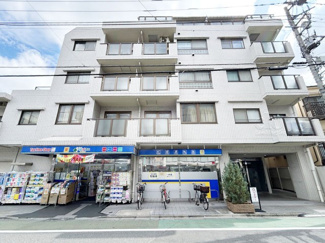 【外観】 | 手入れの行き届いた外壁やエントランスなど、「見ればわかる」レベルで清潔感を保ったマンションです。築年数を感じさせない姿で皆様をお出迎えします。～即日のご見学可能～　お問合せはお気軽にどうぞ。
