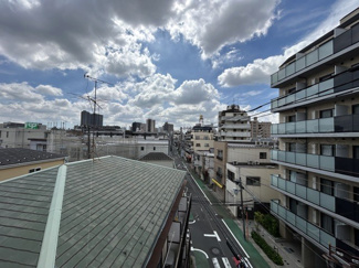 【展望】 | 眼前に広がる空の雄大さと、このお部屋の自慢の一つである「眺望」をご覧ください。毎日、この景色を独り占めできる新生活に夢が広がります。～即日のご見学可能～　お問合せはお気軽にどうぞ。
