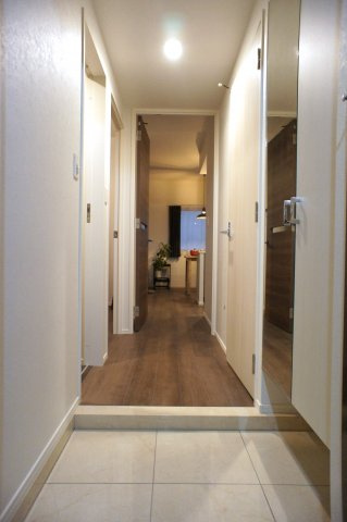 エンクレスト博多EAST PARKの玄関|収納もある玄関です