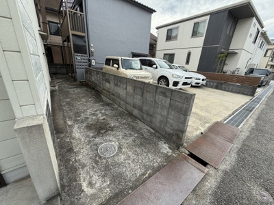 【その他】 | 藤が丘2丁目戸建 | ◆物件入口部分です。軽自動車（車種による）ならギリギリ停められます。