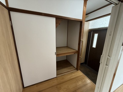 【収納】 | 藤が丘2丁目戸建 | ◆階段下部分も収納です