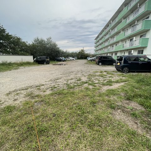 スワンマンションの駐車場