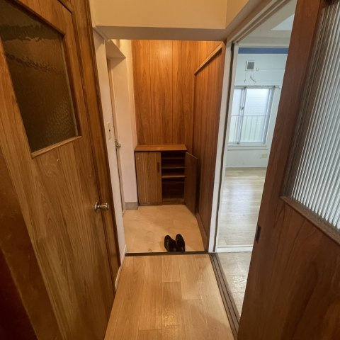 スワンマンションの玄関