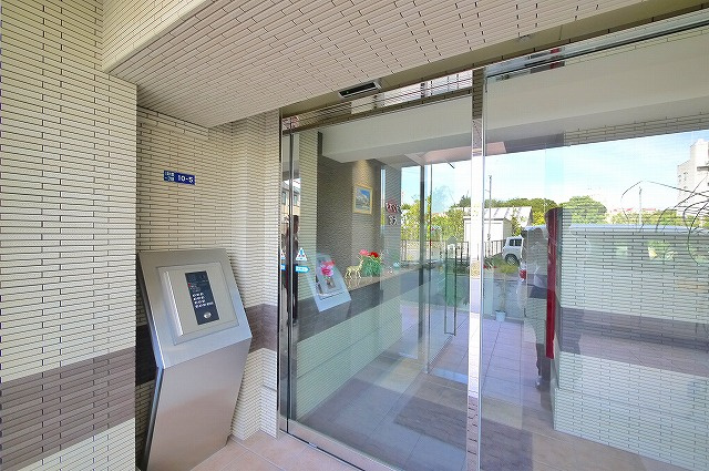 グランスター大宮のエントランス