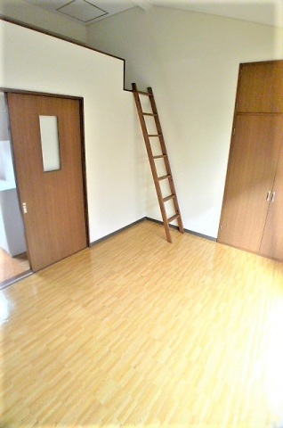 ファーストレジデンスの洋室