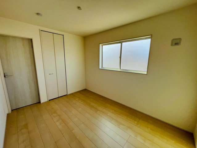 【Livele Garden】　野田市中根　2期　全2邸の洋室|〇１号棟　洋室　6帖〇
各居室に収納がございますので最大限お部屋を広く使うことができます♪
2025年12月撮影