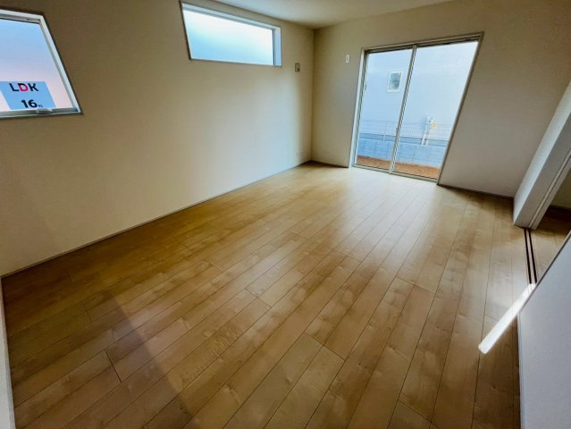 【Livele Garden】　野田市中根　2期　全2邸の居間・リビング|〇１号棟　リビング〇
16の帖リビング。長方形の間取りの為、家具の設置もしやすく快適です♪
2025年12月撮影