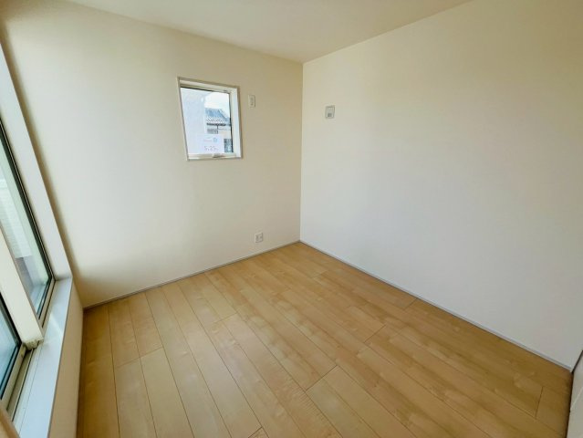 【Livele Garden】　野田市中根　2期　全2邸の洋室|〇１号棟　洋室　5.25帖〇
陽当りがよく開放感のあるお部屋です。
2025年12月撮影