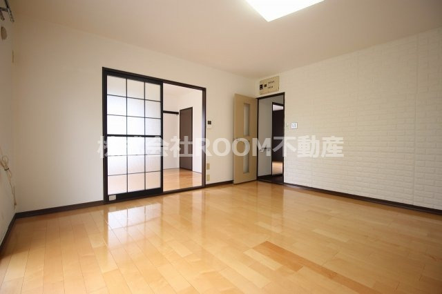 ポルトボヌール(PORTE-BONHEUR)の居間・リビング