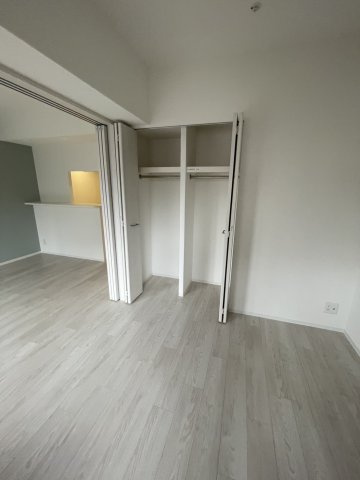 ファーストフィオーレ東灘の居間・リビング|こちらのリビングで趣味の時間をお楽しみください