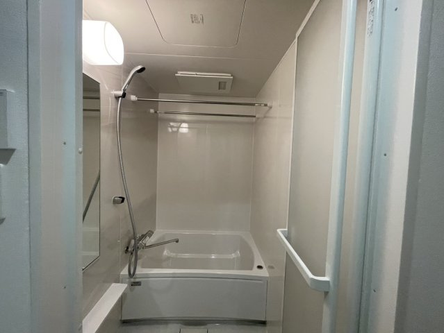 ファーストフィオーレ東灘の浴室|コンパクトで使いやすいお風呂です